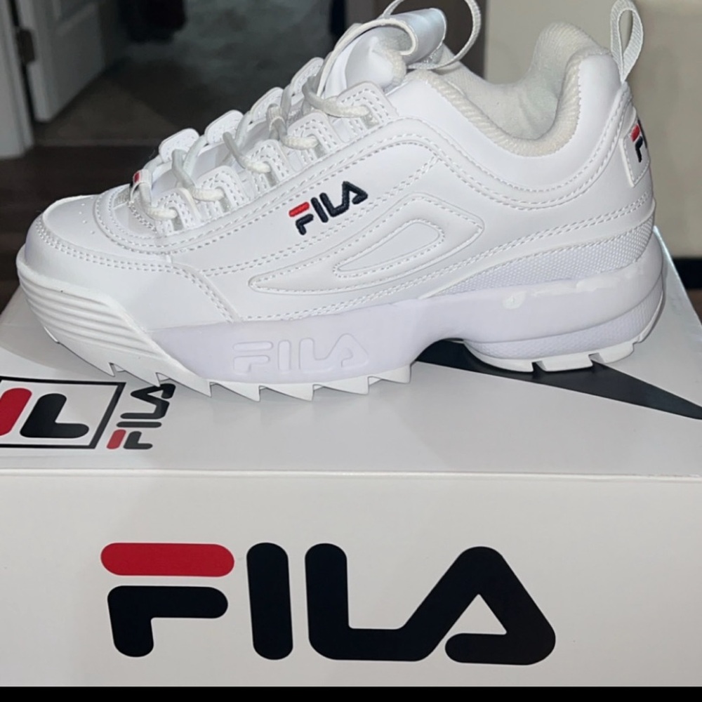 Fila Disruptor BRAND NEW kids grade school size 4